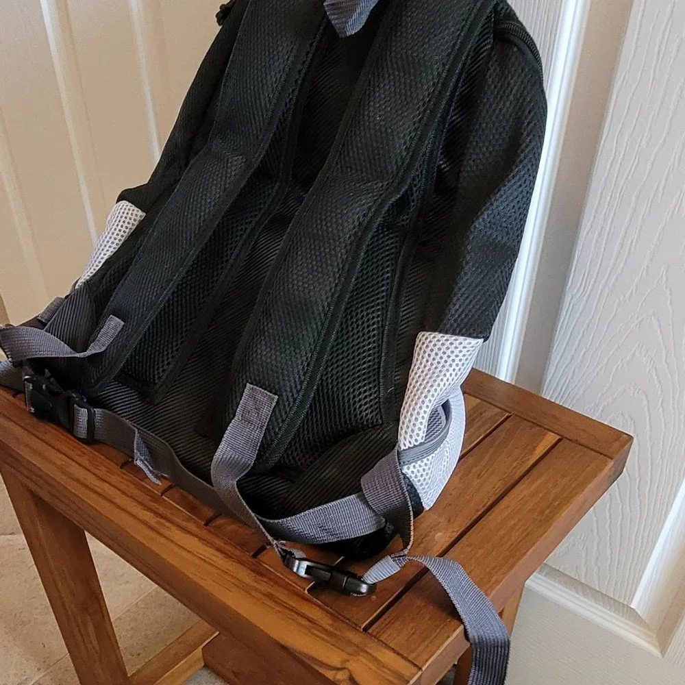 Doggy Rucksack – Medium Dogs (9-18 lbs.) / Black Never Used!